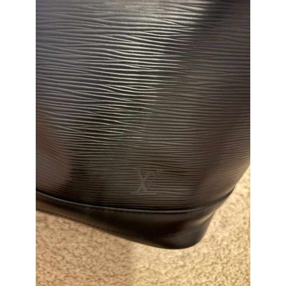 LOUIS VUITTON Epi Noe Shoulder Bag Black M44002 Adjustable strap